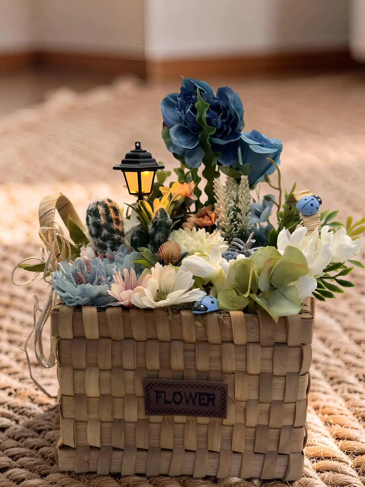 Lüks Tasarım Led Işıklı Doğal Sepet İçinde Bahçe Konsept Dekoratif Çiçek