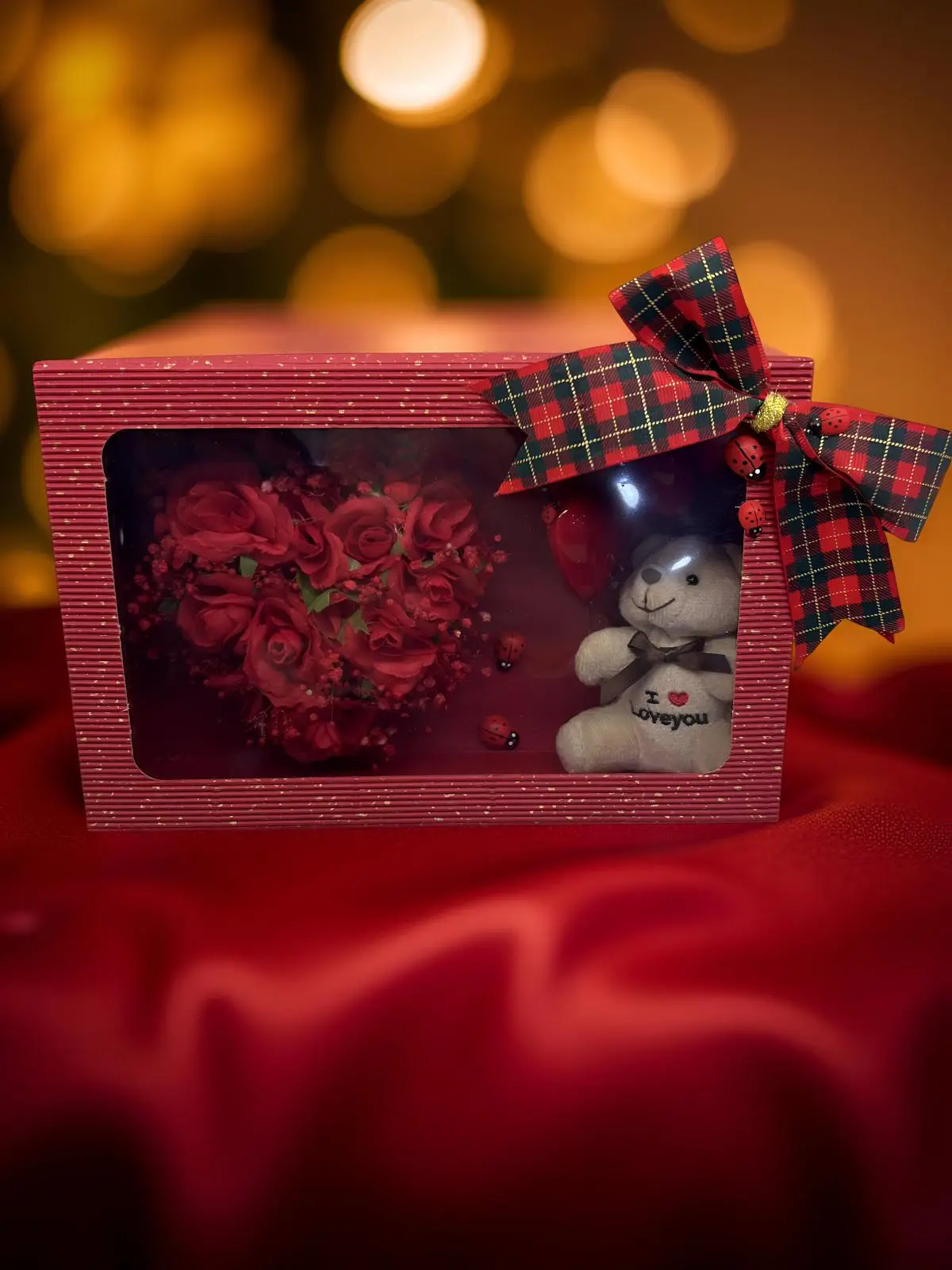Romantik Hediye Kutusu – Yapay Gül Buketi ve Ayıcıklı Özel Tasarım