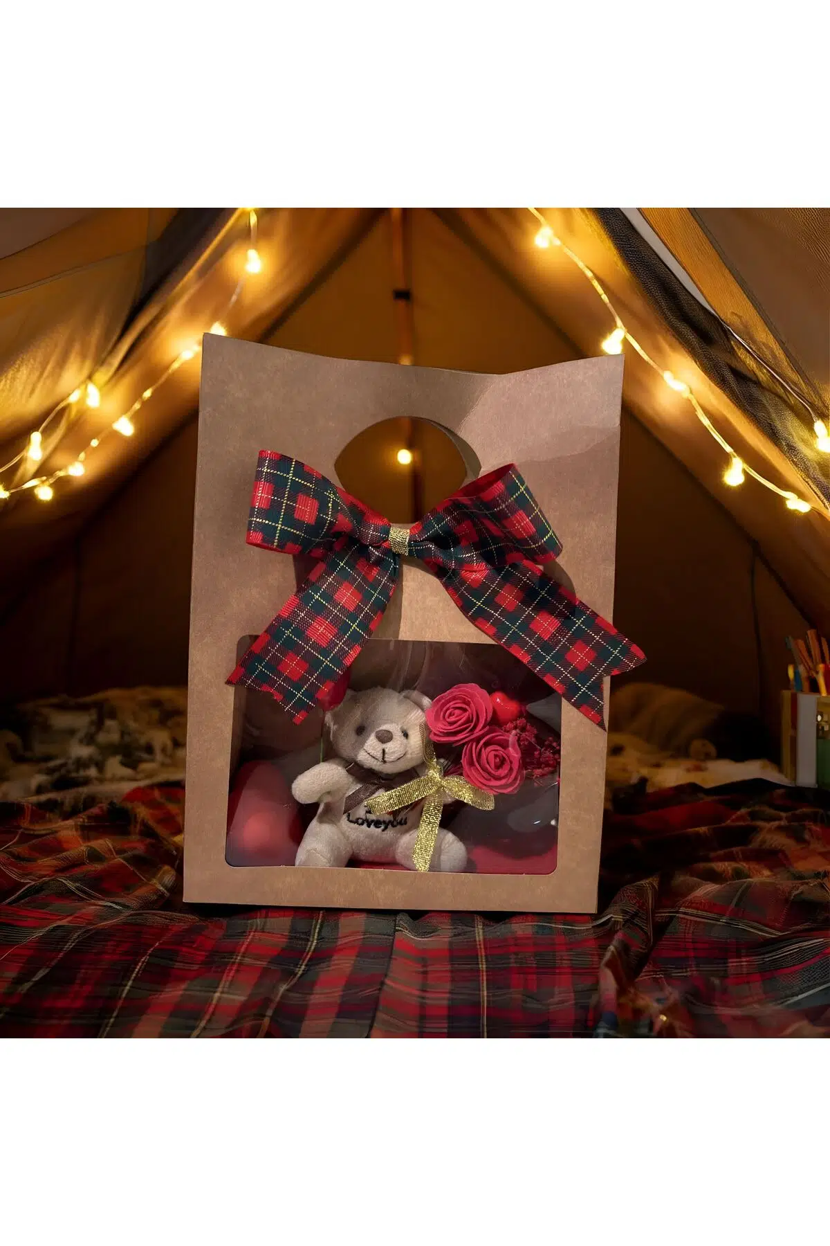 Sevgililer Günü Özel Hediye Kutusu – Ayıcık ve Güllü Yapay Çiçek Aranjmanlı Romantik Hediye Seti